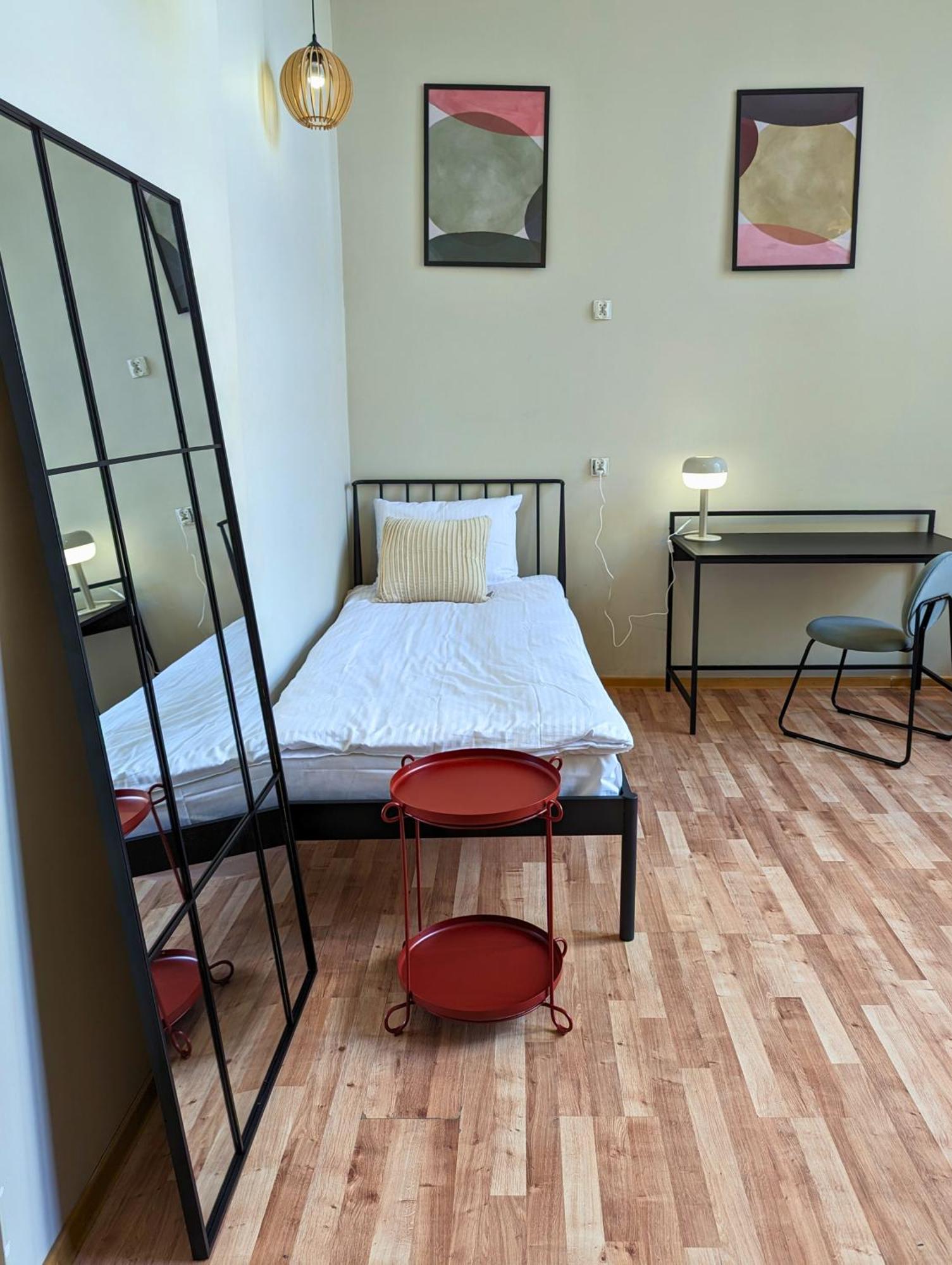 Quantum Hostel