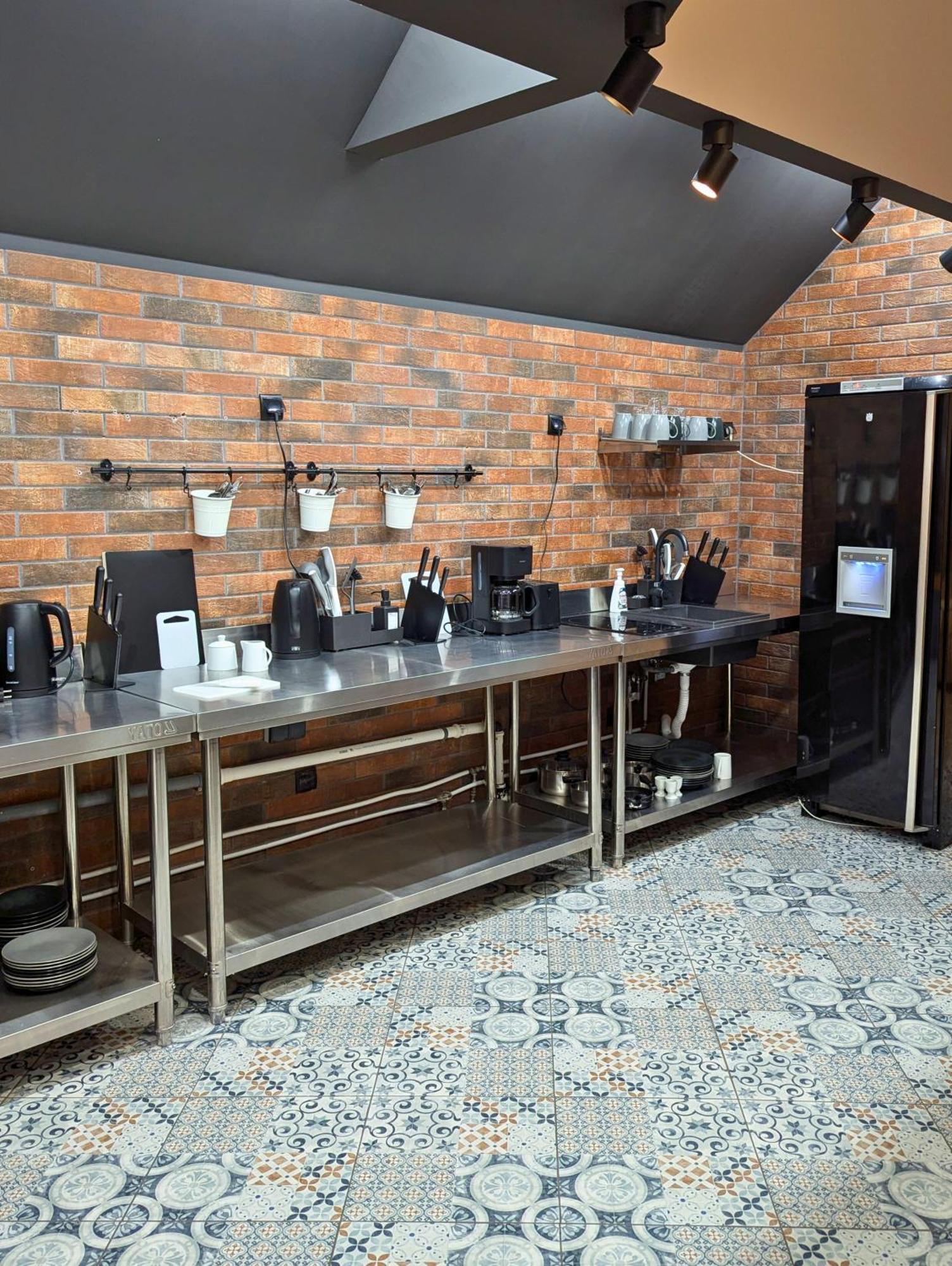 Quantum Hostel